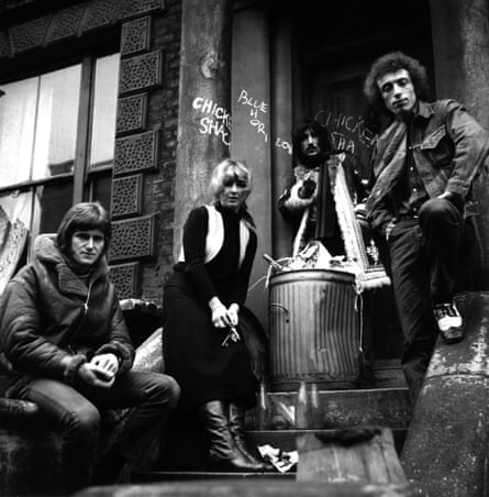 Кристин Макфий през 1969 г. с Chicken Shack: от ляво, Анди Силвестър, Дейв Бидуил и Стан Уеб.