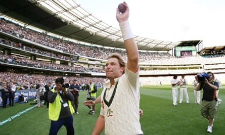 Warne acknowledges the acclaim of the crowd after playing in his penultimate Test match, on his home ground in Melbourne in December 2006.