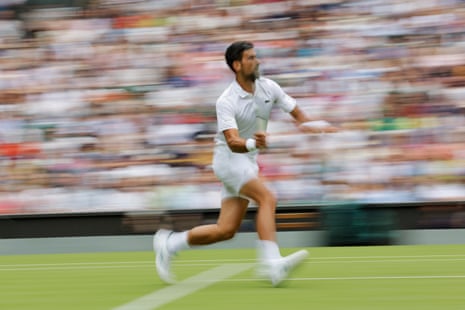 Novak Djokovic melepaskan tembakan ke gawang Pedro Cachin.