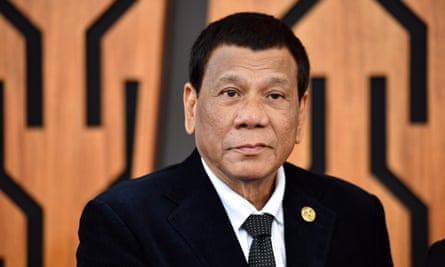 Rodrigo Duterte, retratado na cúpula da Apec em Papua Nova Guiné em novembro de 2018, é responsável pela posição dura do país em relação às drogas, resultando na morte de mais de 5.000 pessoas.