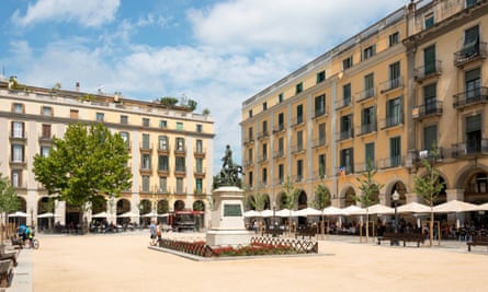 Independence Square with a statue in the centre in the old town, Girona, Catalonia, Spain.