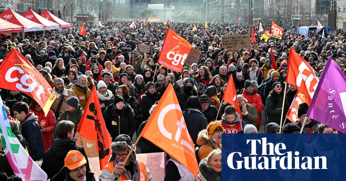 More than 1m march in France amid strikes over plan to raise retirement age
