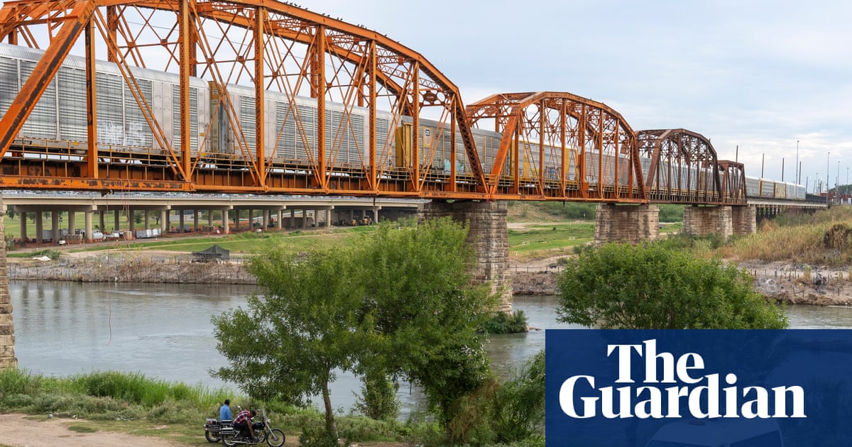US police officer accused of killing three people in Mexico arrested at border