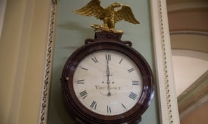 El reloj de Ohio marca la medianoche en el Senado, marcando el comienzo del cierre federal.