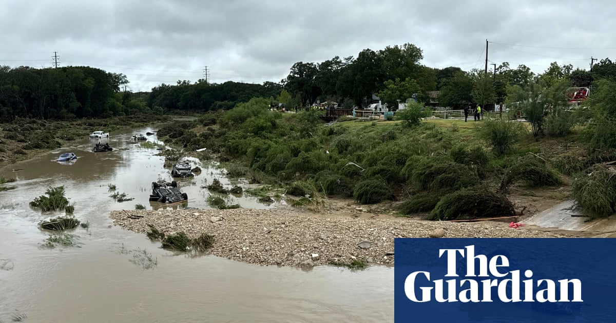 San Antonio: at least 11 people killed by floods as crews search for missing