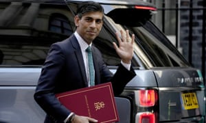 Rishi Sunak outside 10 Downing Street.