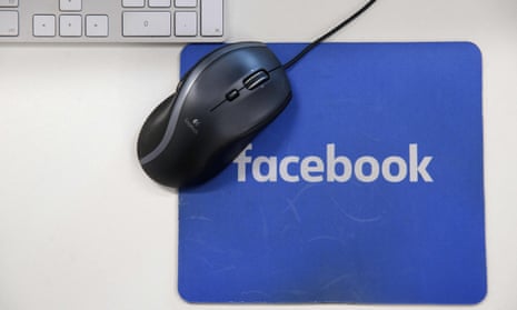 Facebook mouse mat and mouse.