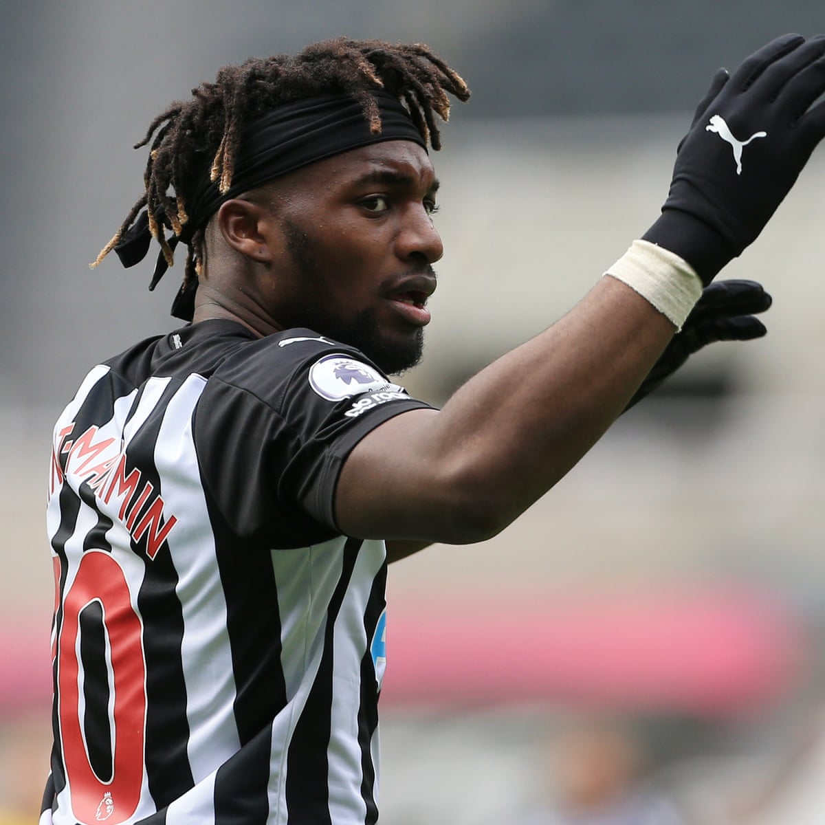 To our real heroes': Saint-Maximin donates gifts to Newcastle NHS workers | Newcastle United | The Guardian