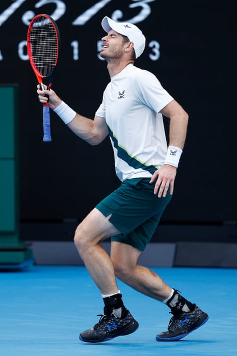 Murray reacts between points.
