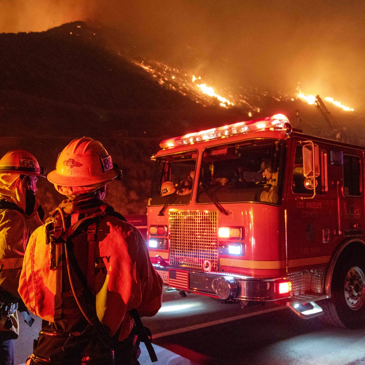 Celebrities among thousands to flee homes as Los Angeles wildfires rage | California | The Guardian
