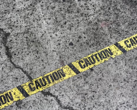 Responsables de emergencia en el escena del accidente del desfile