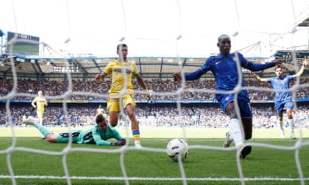 Nicolas Jackson puts Chelsea in front after a rapid counterattack.