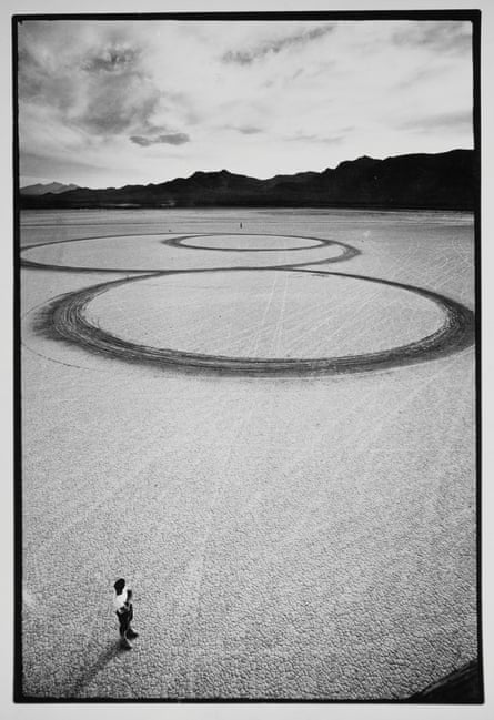 Michael Heizer’s Circular Surface, Planar DIsplacement Drawing in El Mirage Dry Lake.