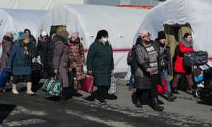 Funcionarios occidentales advirtieron que Moscú está tratando de crear un pretexto en el este de Ucrania para invadir a través de la campaña de evacuación.