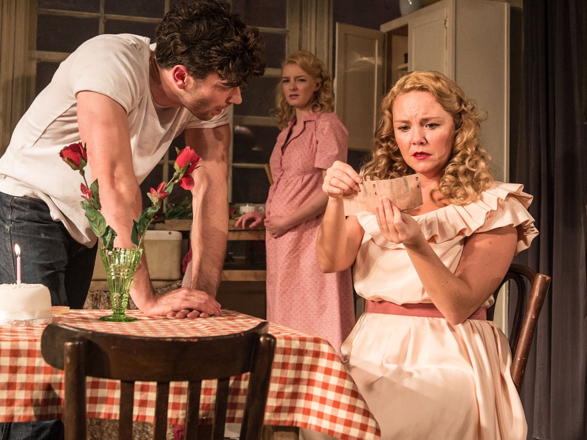 A Streetcar Named Desire Review Derailed By Gabbling And Gothic Excess Theatre The Guardian