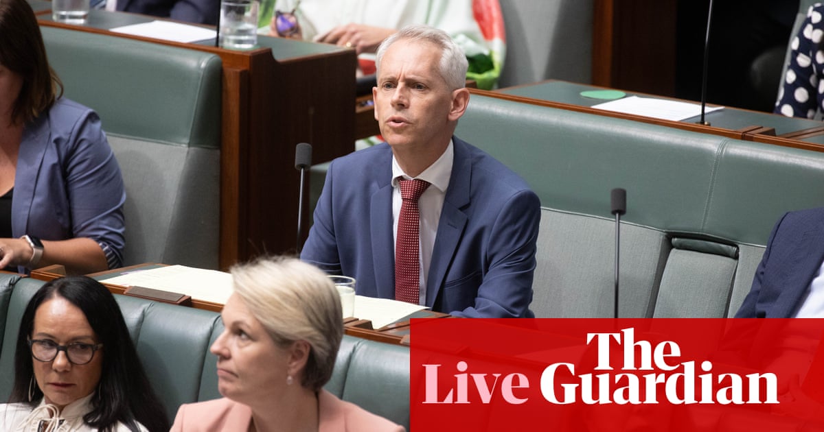 Australia news live: Giles claims Coalition trying to ‘whip up anger and fear’ over visas for Palestinians