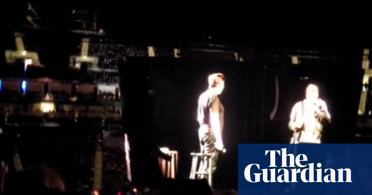 Elon Musk booed by crowd after Dave Chappelle introduces him on stage – video