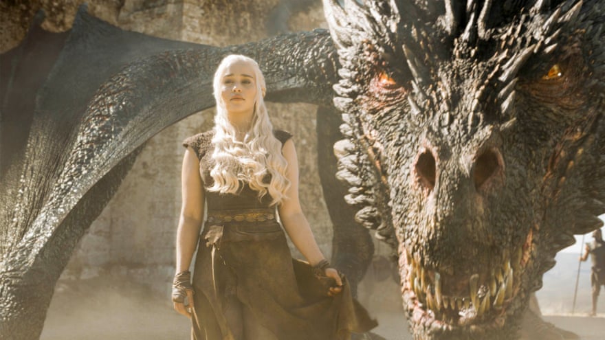Clarke como Daenerys Targaryen em Game of Thrones.