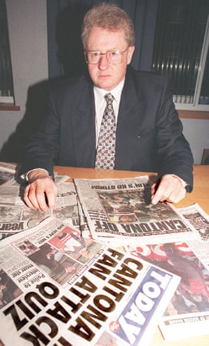Graham Kelly reads the papers the morning after the incident.