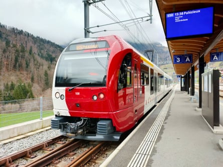 The local train to Palézieux waits to depart from Montbovon