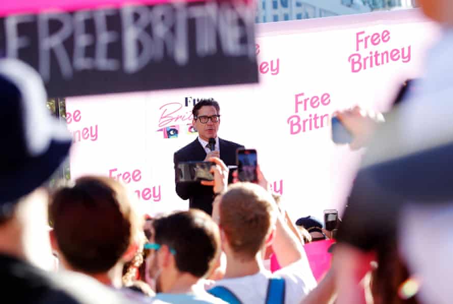 The #FreeBritney movement finds its moment: ‘All the hard work was worth it’ | Britney Spears 3 Mathew Rosengart, Britney Spears’s lawyer, speaks to supporters after the hearing on Friday.