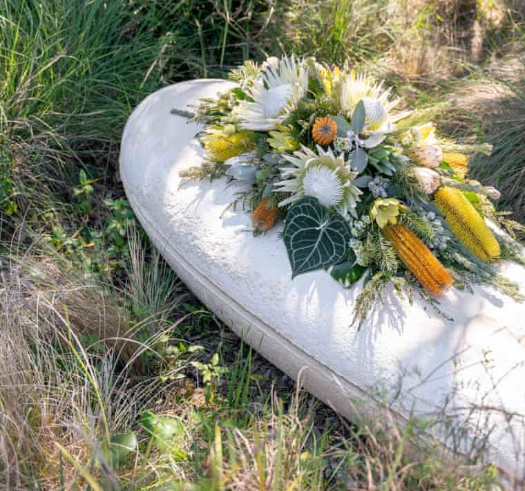 The biodegradable coffins weigh about 30kg.