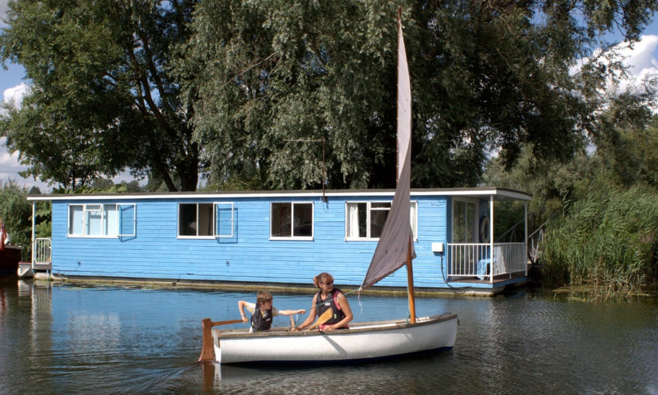 The Coot Club, floating cabin at Hipperson’s, Beccles, Suffolk.