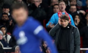 A concerned looking Antonio Conte.