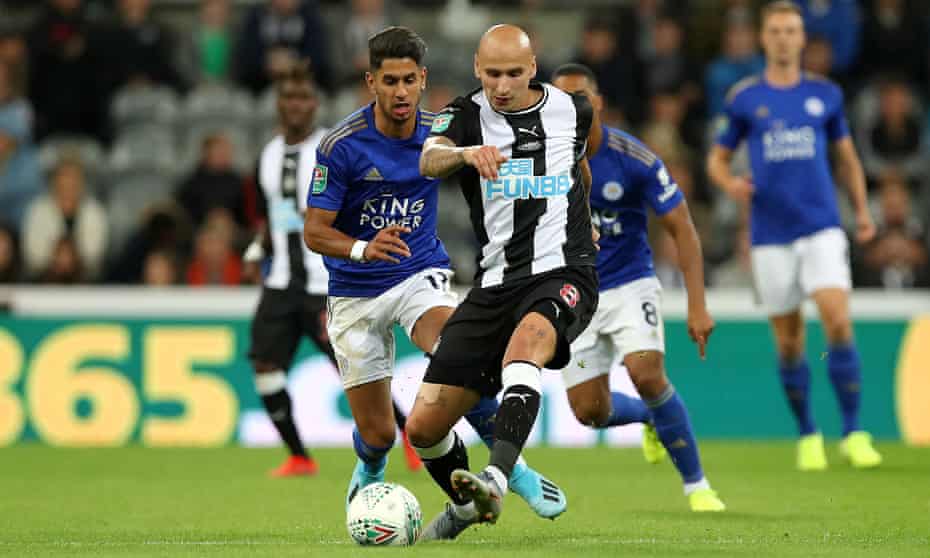 Jonjo Shelvey in action for Newcastle against Leicester in the Carabao Cup defeat on Wednesday.