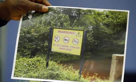 Pollution warning sign