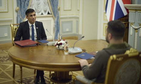 Zelenskiy speaking with Sunak.