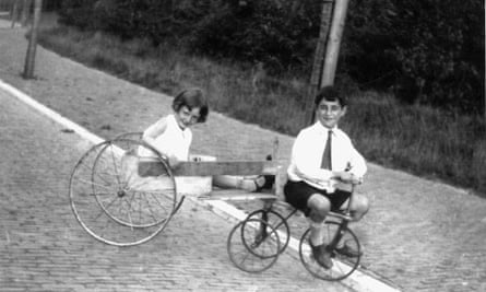 Edith Velmans and her brother Jules during their childhood in The Hague