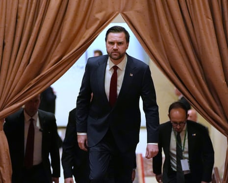 Дж.Д. Венс і Дональд Трамп у гарячій дискусії