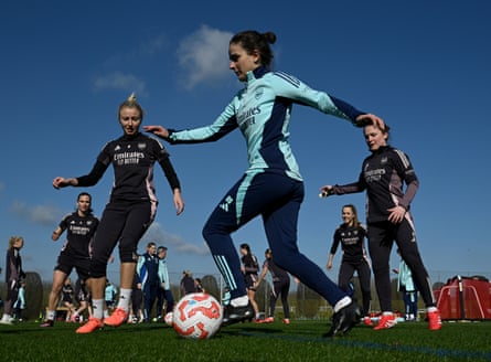 Renee Slegers leads by example with Leah Williamson and Kim Little