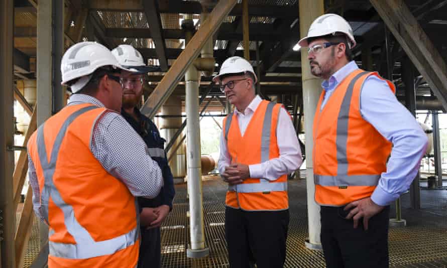 Anthony Albanese and Ed Husic tour a Gladstone oil refinery