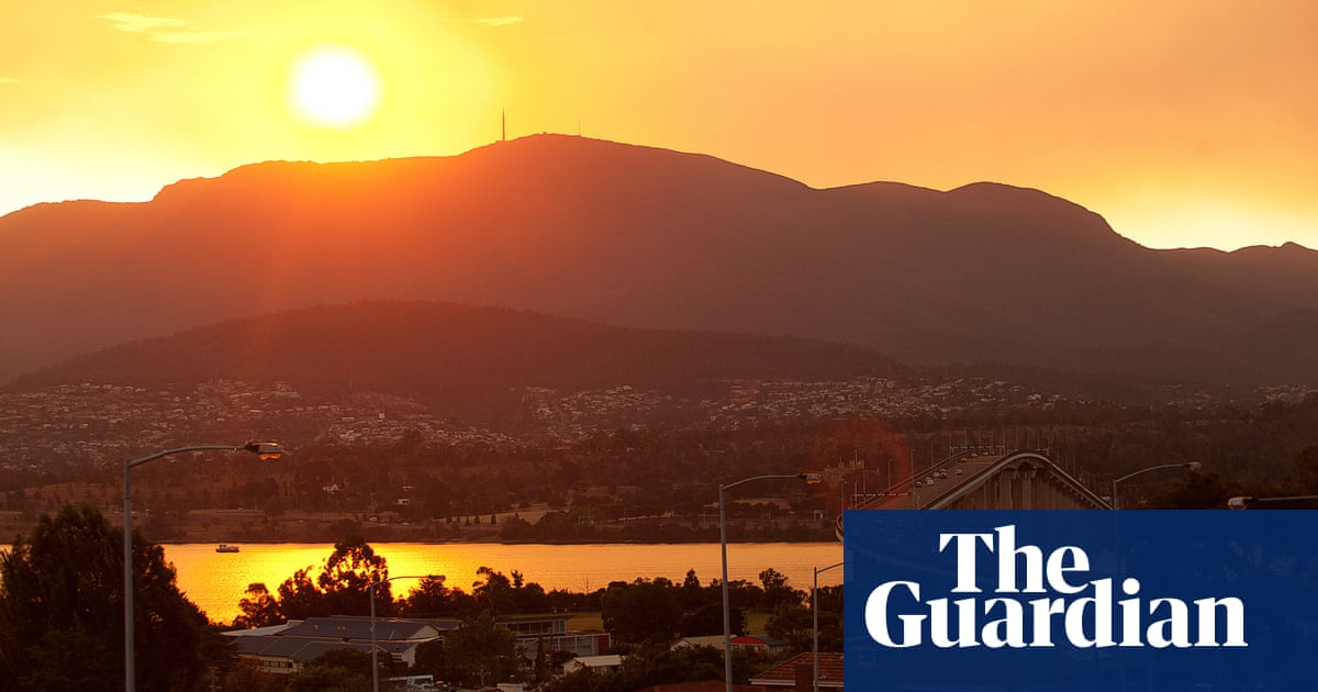 Hobart endures hottest night in 112 years as severe heatwave hits south-eastern Australia