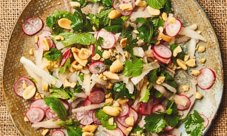 Yotam Ottolenghi’s recipes for winter salads and slaws (1) Yotam Ottolenghi’s recipes for winter salads and slaws (1)