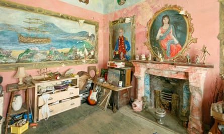 A pink room with old-style portraits of a man and a woman, and a landscape with a ship in a harbour, painted on the walls