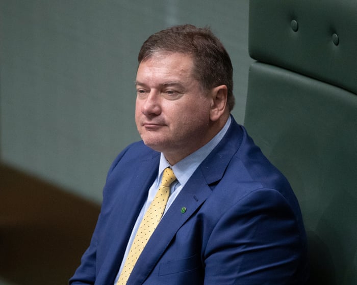 クイーンズランド州議員、ラクラン・ケネディの銀メダル後に「白人男性も短距離を走れる」と投稿