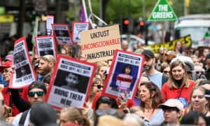 Demonstrators in Melbourne call for refugees on Manus and Nauru to be brought to Australia.