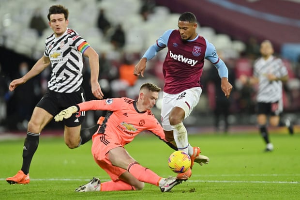 Sébastien Haller takes the ball past Dean Henderson of Manchester United during his time at West Ham