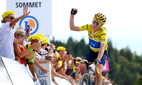 Annemiek Van Vleuten wins the Tour de France Femmes!