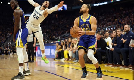 Steph Curry prepares to shoot