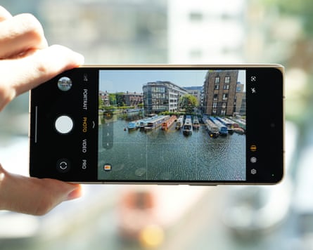 The camera app on the Honor Magic V6.
