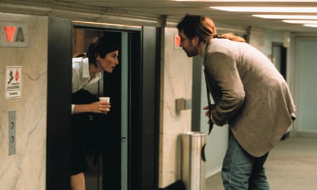 Catherine Keener and John Cusak in Being John Malkovich (1999).