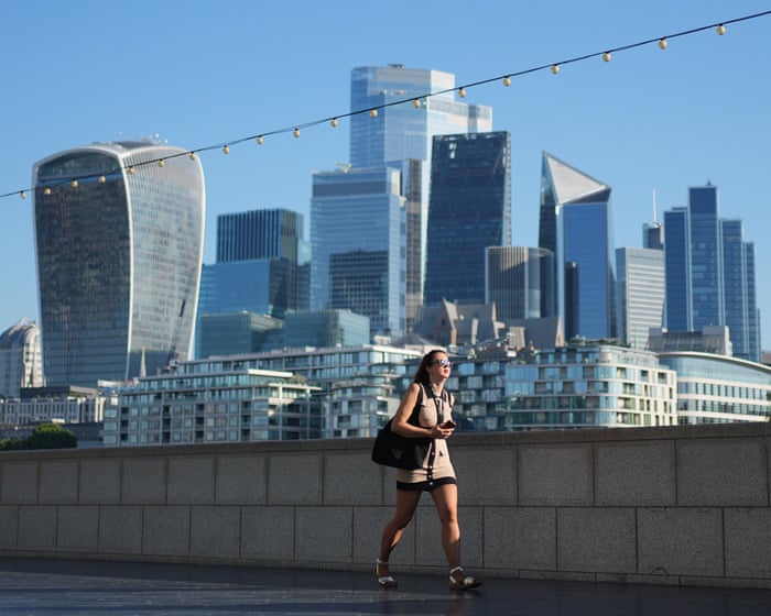 UK must prepare buildings for 2C rise in global temperature, government told