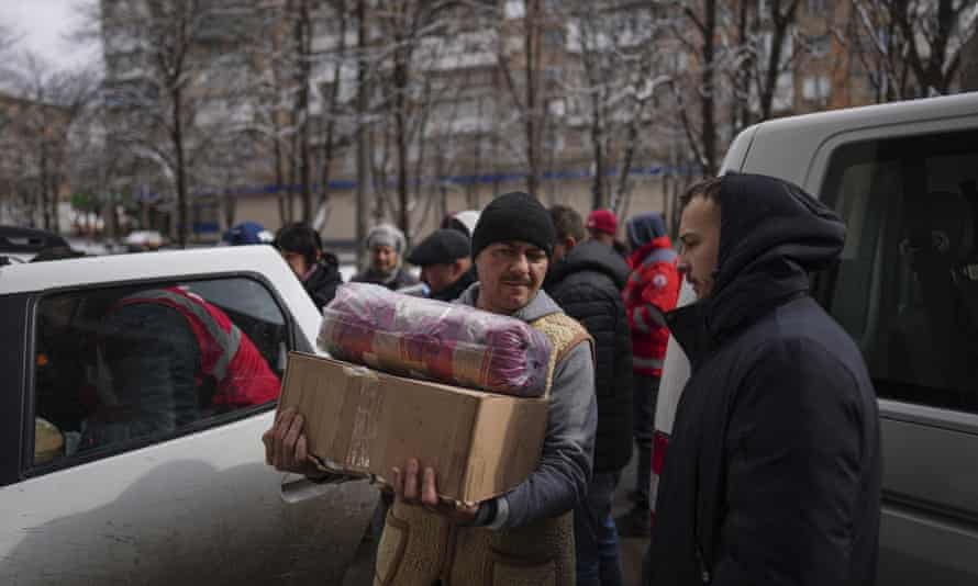People receive humanitarian aid in Mariupol.
