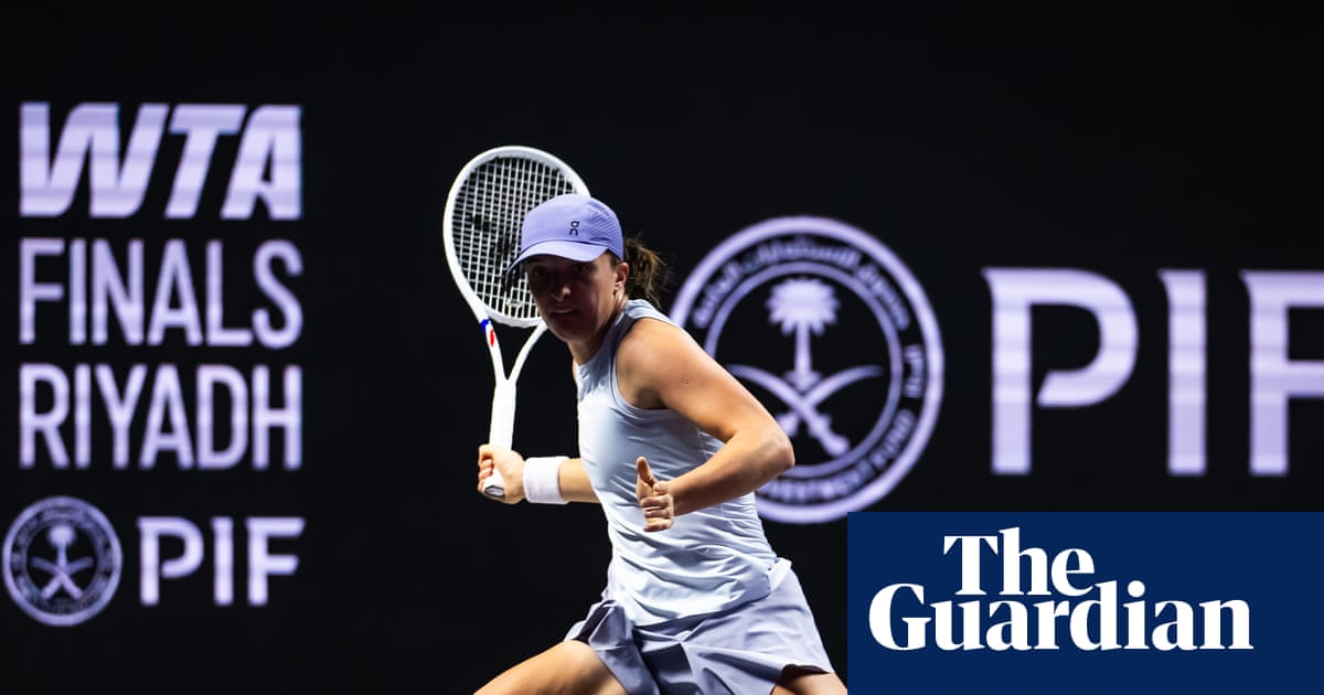 Iga Swiatek serves warning to rivals by crushing Madison Keys at WTA Finals