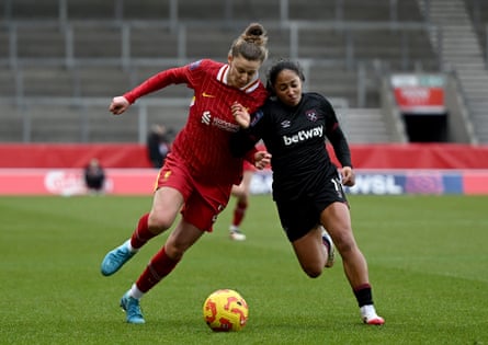 Yana Daniëls leans into a tussle with Manuela Pavi of West Ham during Liverpool’s WSL game in St Helens in February 2025.