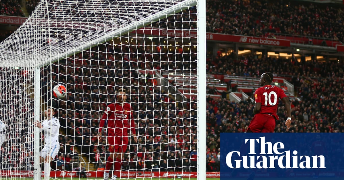 Sadio Mané brings title closer for Liverpool after West Ham scare